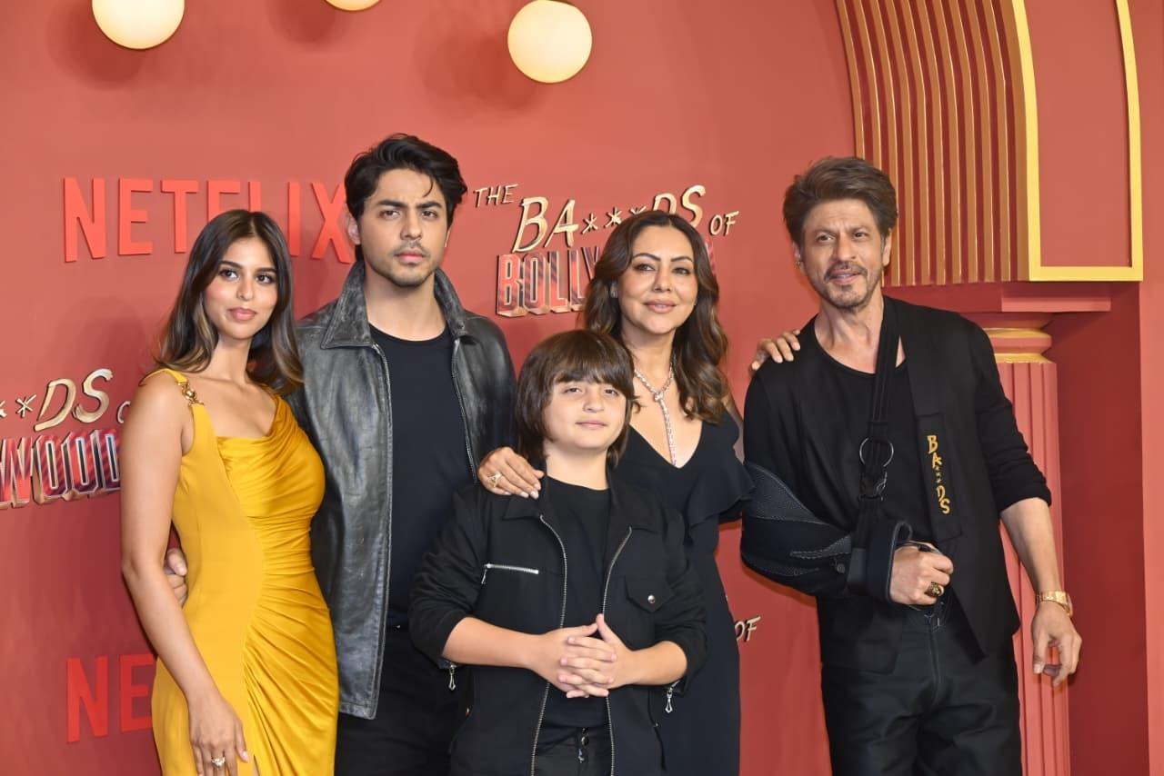 The premiere night of Ba***ds of Bollywood is a star-studded affair. Shah Rukh Khan arrived at the glittery event in with his entire family and posed for the paparazzi. Aryan was also there with him, clicking a picture of his father with the paparazzi at the event.